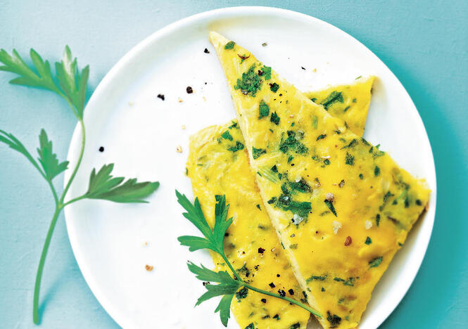 Tupperware Omelette aux herbes et oignon de printemps 