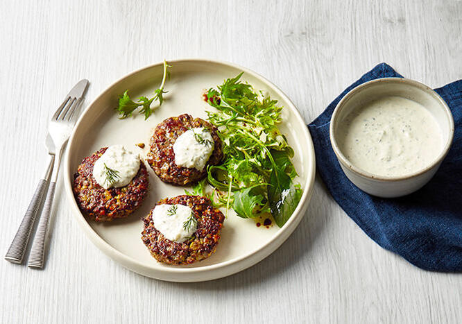 Tupperware Lammplätzchen mit Pistazien und Tzatziki 