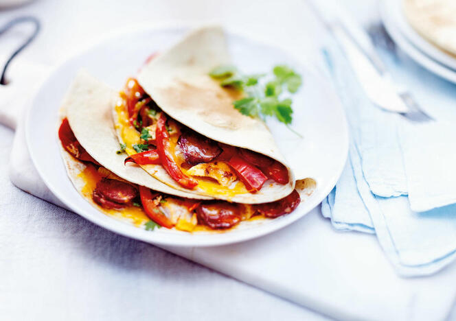 Tupperware Quesadillas pollo, formaggio, chorizo 